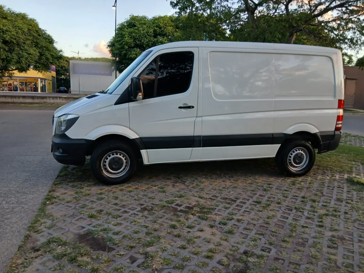 Utilitario de Fletes y Mudanzas Florencia: Ágil para moverse por la ciudad